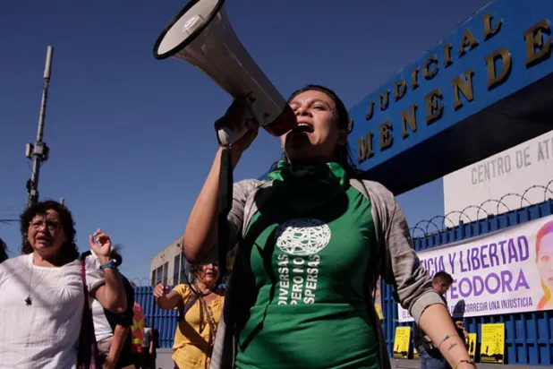 El Salvador'da düşük yapan kadına 30 yıl hapis cezası