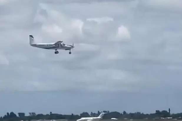 Pilot rahatsızlandı, uçağı havacılık bilgisi olmayan yolcu indirdi