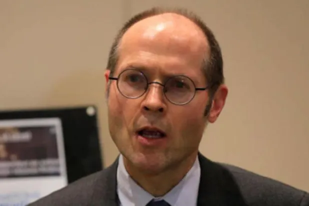 اولیور ڈی شٹر کو دیکھا جا سکتا ہے (اے پی)