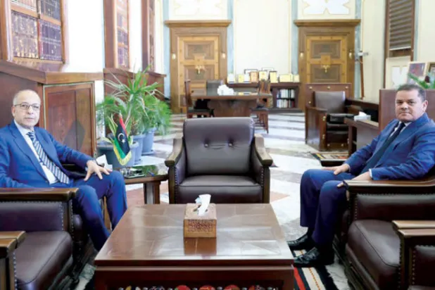 صورة وزعتها حكومة الدبيبة لاجتماعه أمس مع محافظ ليبيا المركزي الصديق الكبير