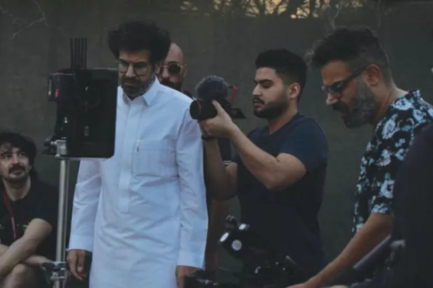 السينمائي علي سعيد أثناء تصوير الفيلم