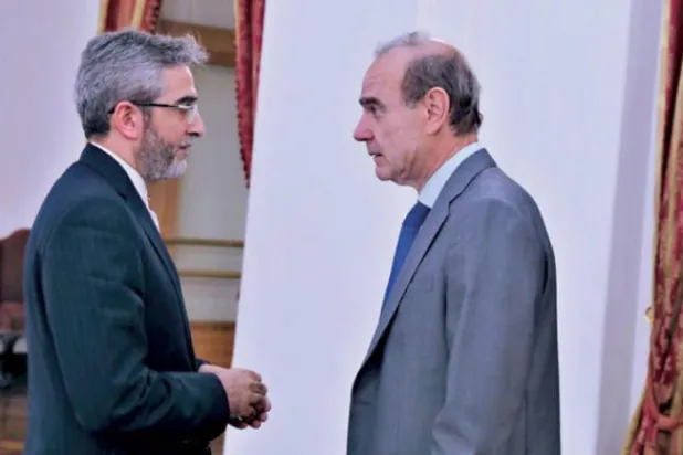 گزشتہ مارچ میں ویانا مذاکرات میں اینریک مورا اور علی باقری کو دیکھا جا سکتا ہے (ای پی اے)