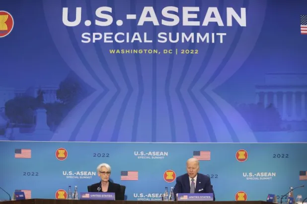 الرئيس الأميركي جو بايدن يشارك في  أول قمة تعقد في واشنطن مع زعماء رابطة دول جنوب شرق آسيا (آسيان) -(إ.ب.أ)