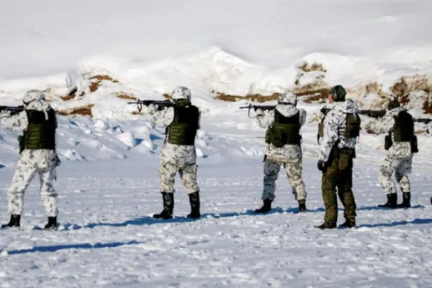 Finlandiya'nın güneydoğusunda 9 Mart’ta yapılan askeri tatbikatlara yedek kuvvetlerden askerler de katıldı (AP)