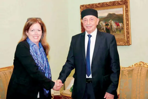 صورة وزعها مجلس النواب الليبي لاجتماع رئيسه في القاهرة مع المستشارة الأممية