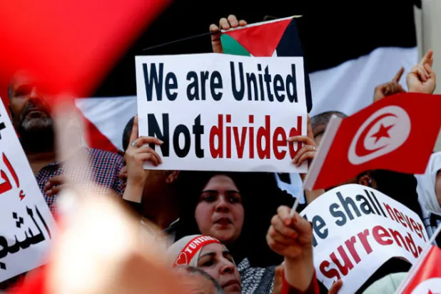 بقيت المحادثات بين الحكومة التونسية وصندوق النقد الدولي حبيسة المباحثات التقنية والتطمينات (رويترز)