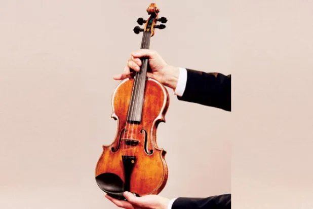 آلة كمان من سنة 1714 تعدّ أول آلة كمان «ستراديفاريوس» منذ ما يسمى العصر الذهبي للكمان تُطرح في مزاد علني خلال عقود (نيويورك تايمز)