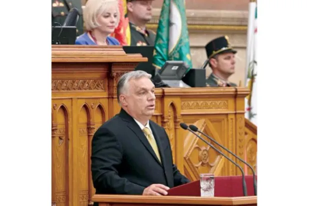 Macaristan’da beşinci kez başbakan seçilen Viktor Orban, Avrupa Komisyonu Başkanı'nı ‘iki taraflı oynamakla’ suçlarken Batı'nın 'intihara meyilli' olduğunu söyledi. (EPA)