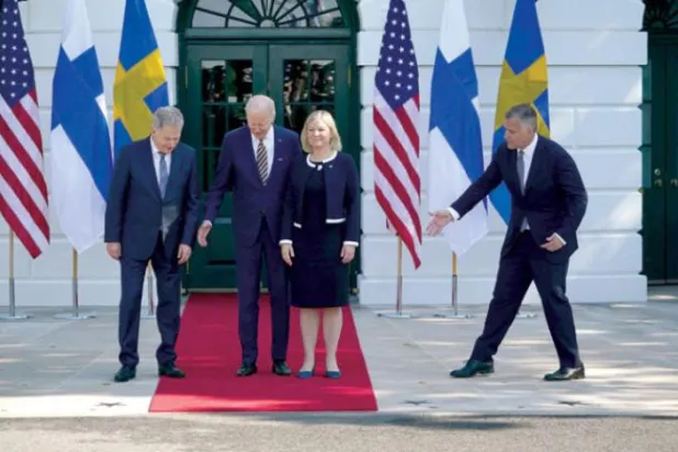 امریکی صدر کو کل وائٹ ہاؤس میں اپنے فن لینڈ کے ہم منصب اور سویڈن کے وزیر اعظم کا استقبال کرتے ہوئے دیکھا جا سکتا ہے (اے ایف پی)