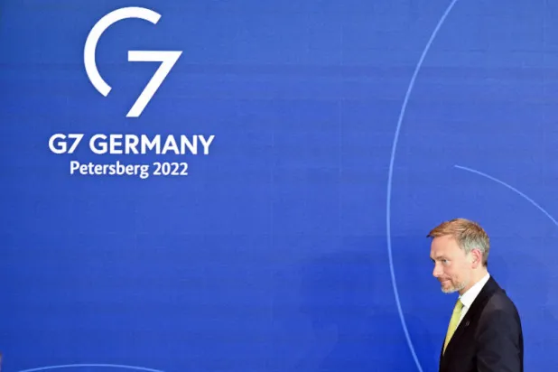 وزير المال الألماني كريستيان ليندنر في المؤتمر (د.ب.أ)