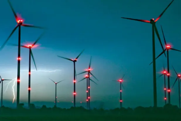 توربينات رياح لتوليد الكهرباء في غرب ألمانيا (أ.ب)