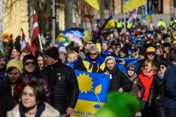 احتجاجات في ليتوانيا ضد الحرب على أوكرانيا (أ.ف.ب)