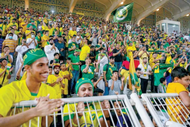 جماهير الخليج سجلت وقفة لافتة مع فريقها في دوري الأولى (الشرق الأوسط)