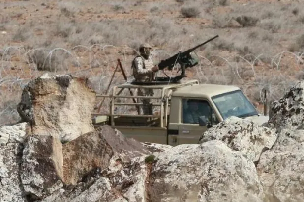 Askeri araç, sınırı denetliyor