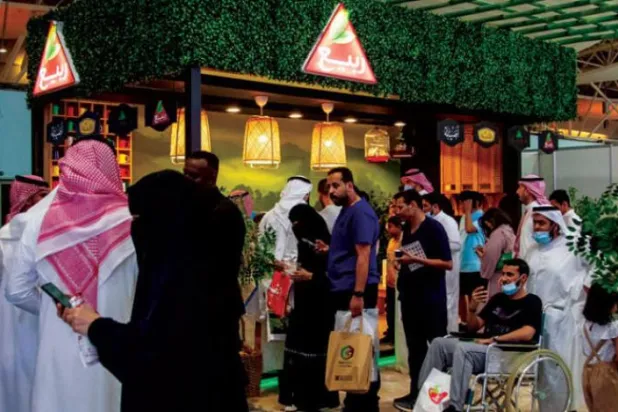 People flock to Saudi Arabia's first tea exhibition. (Asharq Al-Awsat)