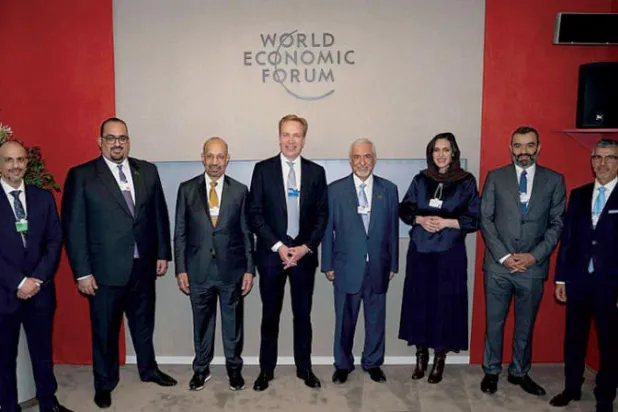 الوفد السعودي خلال لقائه رئيس المنتدى الاقتصادي العالمي (واس)