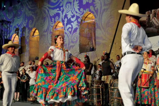 فرق خلال مشاركتها في مهرجان الطبول (الشرق الأوسط)