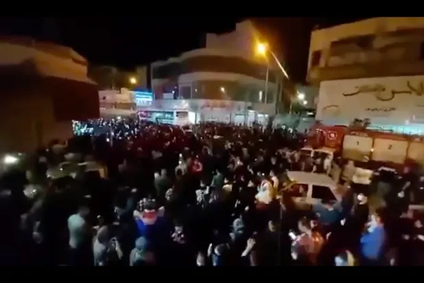 تظاهرات گسترده آبادانی‌ها: «دروغه دروغه، عبدالباقی نمرده»