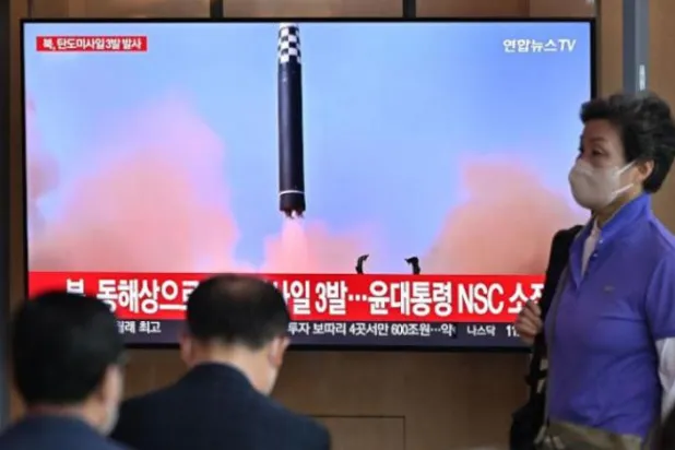 ٹی وی کلپ جس میں شمالی کوریا کے میزائل کے داغے جانے کے لمحہ کو دکھایا گیا ہے (اے ایف پی)
