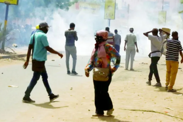 جانب من مظاهرات نظمها سودانيون وسط الخرطوم الأسبوع الماضي (رويترز)