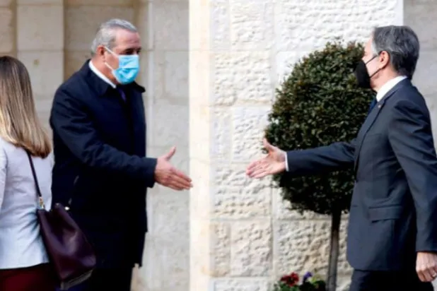 Ramallah’ı ziyaret eden ABD Dışişleri Bakanı Antony Blinken, Hüseyin eş-Şeyh tarafından karşılandı. (EPA) 