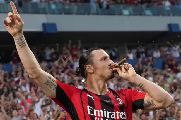 المهاجم الدولي السويدي المخضرم زلاتان إبراهيموفيتش (د.ب.أ)