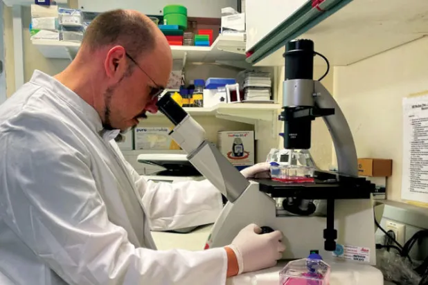 مختبر لفحص الميكروبات تابع للجيش الألماني يبحث «جدري القردة» (رويترز)