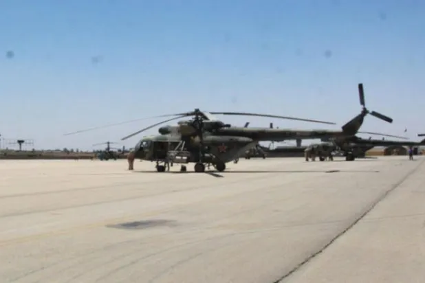 گزشتہ روز قامشلی ایئرپورٹ پر روسی ہیلی کاپٹر کو دیکھا جا سکتا ہے (روسی اور کرد میڈیا)