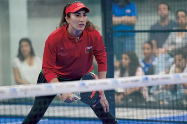 فاطمة النبهاني لاعبة منتخب عمان للبادل (الشرق الأوسط)