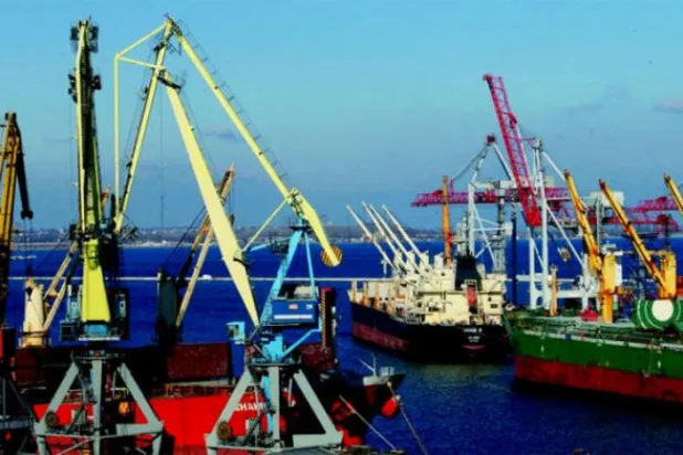 Avrupa Komisyonu'nun zirve için hazırladığı taslaktan, AB’nin Ukrayna’dan tahıl sevkiyatı için Ukrayna'dan (Odessa Limanı) çıkan yük gemilerine Rusya Donanması’na ait savaş gemileri ve denizaltıları tarafından izlenen mayınlarla dolu Karadeniz’den geçişleri sırasında bir deniz eskortu düzenlenmesi dahil mümkün olan tüm kaynakları seferber etmeye hazır olduğu açıkça görülüyor (Reuters)