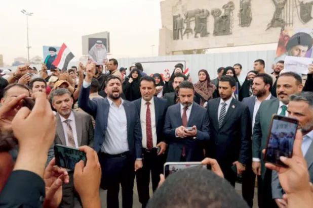 Bağdat’ta dün İsrail’le normalleşmeyi suç sayan yasanın destekçileri toplandı (EPA)