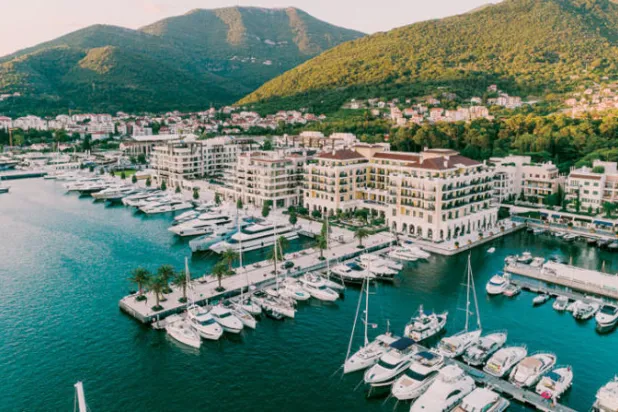 صورة تبرز جمال بورتو المطلة على البحر مباشرة (الشرق الأوسط)