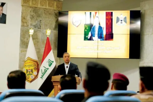 Kazımi pazartesi günü Ortak Operasyonlar Komutanlığı merkezinde güvenlik yetkililerinin genişletilmiş toplantısında konuşma yaptı. (Irak Başbakanı Basın Ofisi)