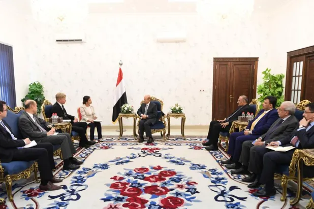UN envoy Grundberg meets with head of the Presidential Leadership Council Dr. Rashad Al-Alimi in Aden. (Office of the Special Envoy of the Secretary-General for Yemen).