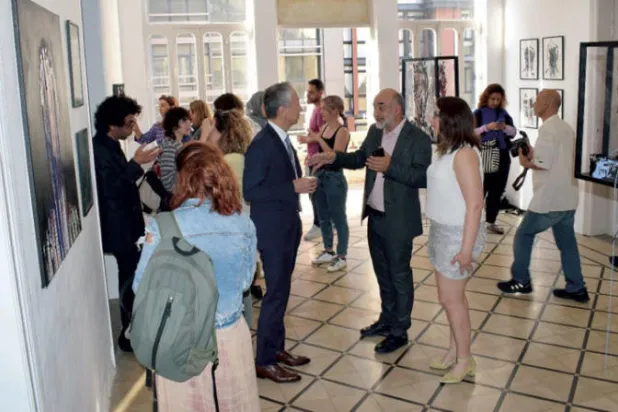 معرض «تحولات» يترجم تجارب شخصية (الشرق الأوسط)