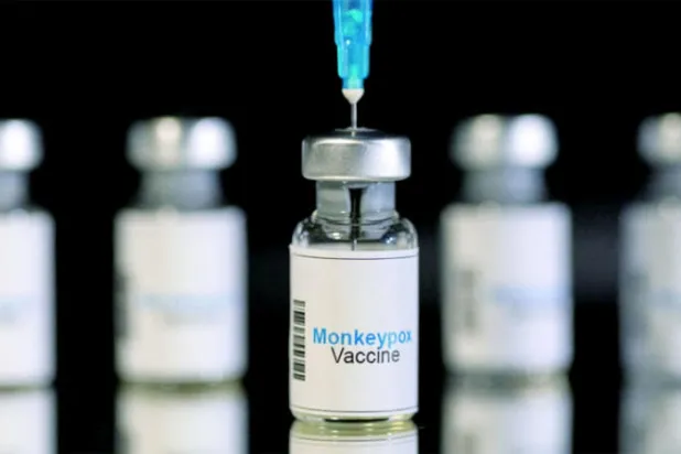 قوارير من لقاح جدري القردة (رويترز)