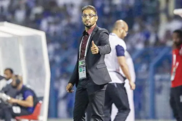 سعد الشهري مدرب المنتخب السعودي في المؤتمر الصحافي (الشرق الأوسط)