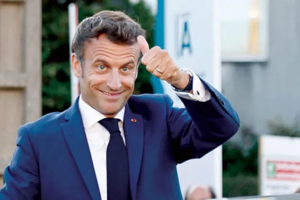 ماكرون بقي متمسكاً بـ«إصلاح الإدارة العليا» بحيث تختفي مهنة الدبلوماسي (أ.ف.ب)