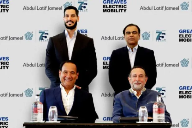  
مراسم امضای توافقنامه سرمایه گذاری مشترک سعودی و هند در بخش خودروهای الکتریکی (الشرق الاوسط)