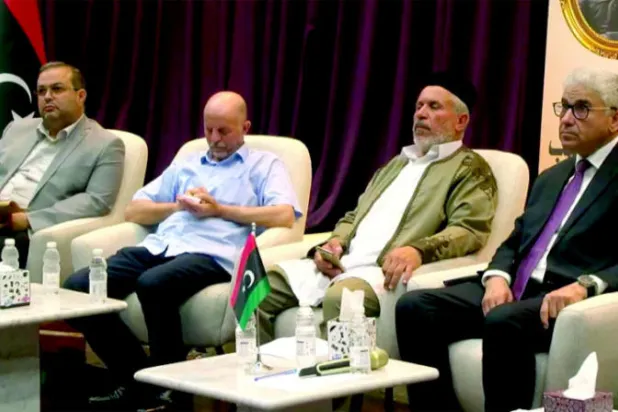 باشاغا خلال لقائه عدداً من أهالي وقيادات ونخب مدينة مصراتة أمس (حكومة الاستقرار)