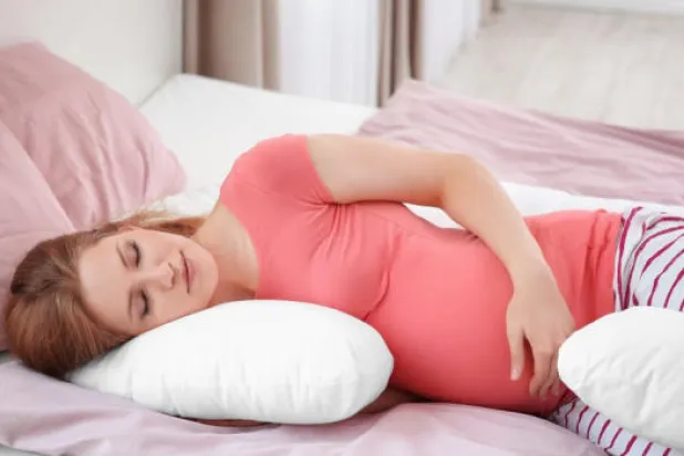 الهرمونات المتغيرة تؤثر على أنماط النوم لدى المرأة الحامل (أرشيفية - رويترز)