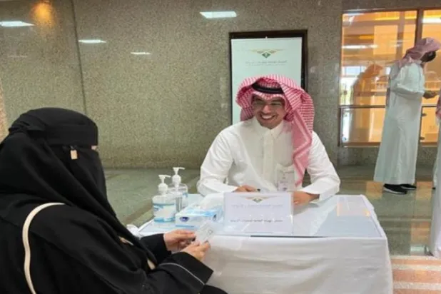 Tazminatını alan bir vatandaş (Cidde Belediyesi)