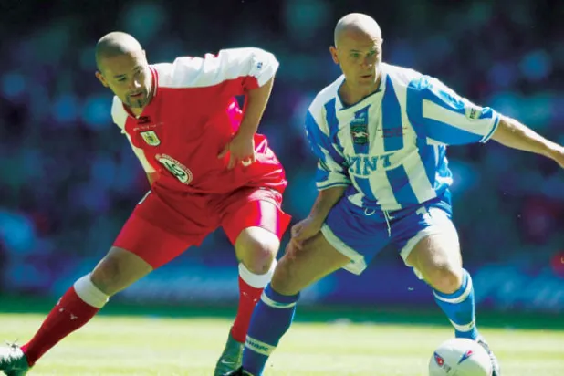 عدم إجادة أوتواي (يمين) للقراءة أوقعه في مطبات (غيتي)