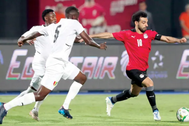 صلاح نجم مصر يقود هجمة ضد غينيا في مستهل التصفيات الأفريقية (إ.ب.أ)