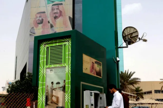 قطاع المصارف الخليجية يسجل نموا قويا في الأرباح ليعود إلى مستويات ما قبل الجائحة (رويترز)