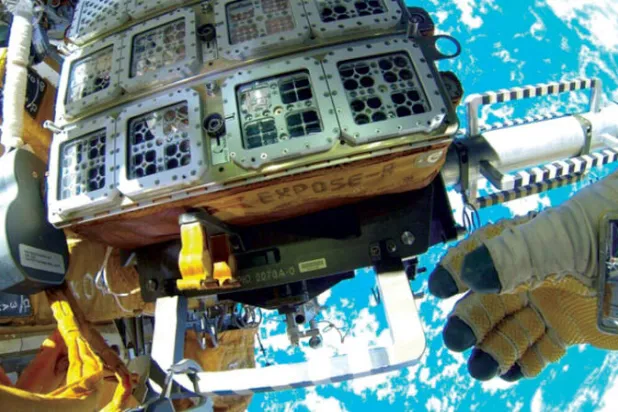 منصة خارج محطة الفضاء تحاكي بيئة المريخ (وكالة الفضاء الأوروبية)