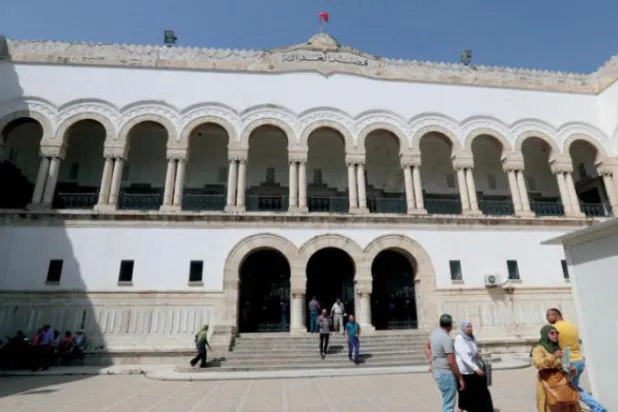 Başkent Tunus’ta davalar, hakimlerin grevi nedeniyle görülemiyor. (EPA) 