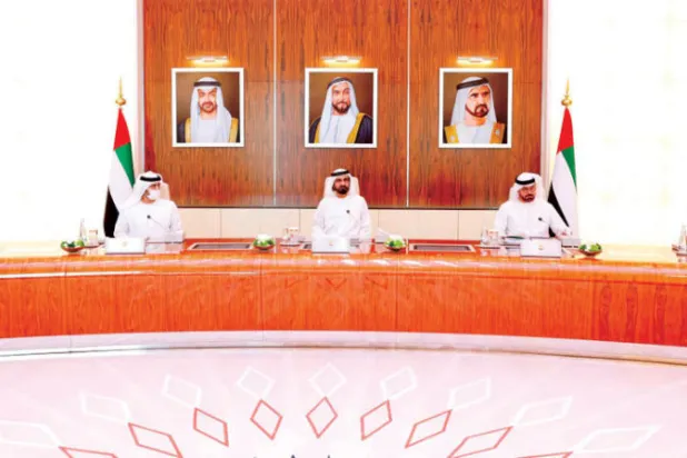 الشيخ محمد بن راشد مترئساً مجلس الوزراء الإماراتي أمس. (وام)