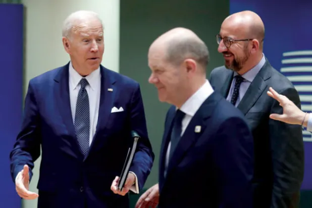 بايدن وشولز وميشال خلال اجتماع المجلس الأوروبي في بروكسل 24 مارس (إ.ب.أ)