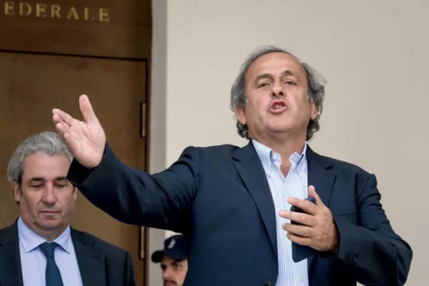 بلاتيني لحظة خروجه من المحكمة (أ.ف.ب)